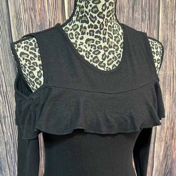 Black Top- Size medium - Picture 2 of 7